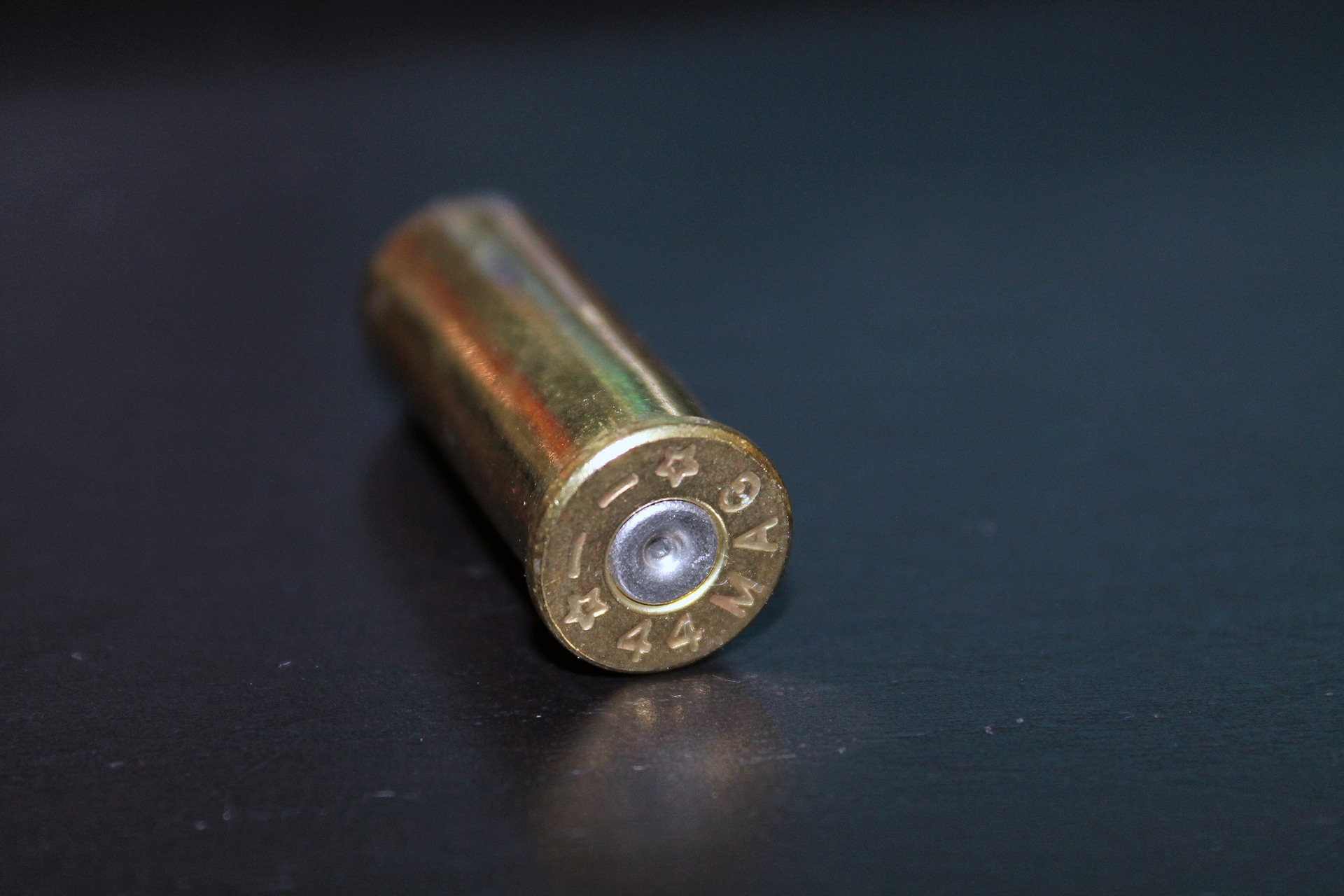 Свободная пуля. .44 Magnum гильза. Пуля фото. 44 Пуля. Металлическая гильза для замка.